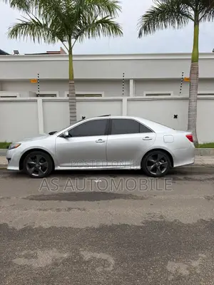 Toyota Camry SE 4dr Sedan (2.5L 4cyl 6A) 2014 Silver