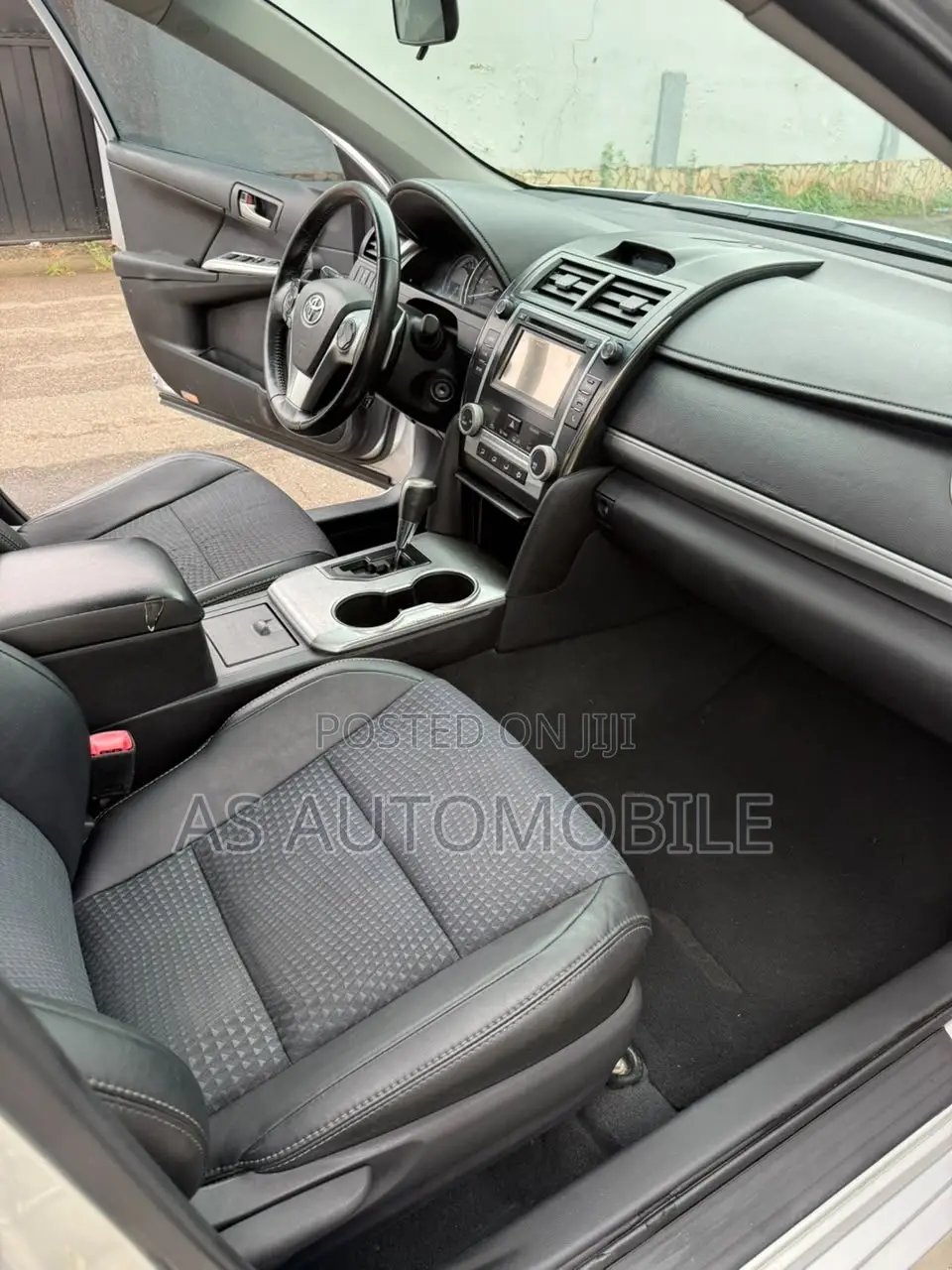 Toyota Camry SE 4dr Sedan (2.5L 4cyl 6A) 2014 Silver