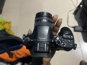 PANASONIC GH4 99% New (Body Only)