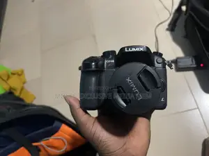 PANASONIC GH4 99% New (Body Only)