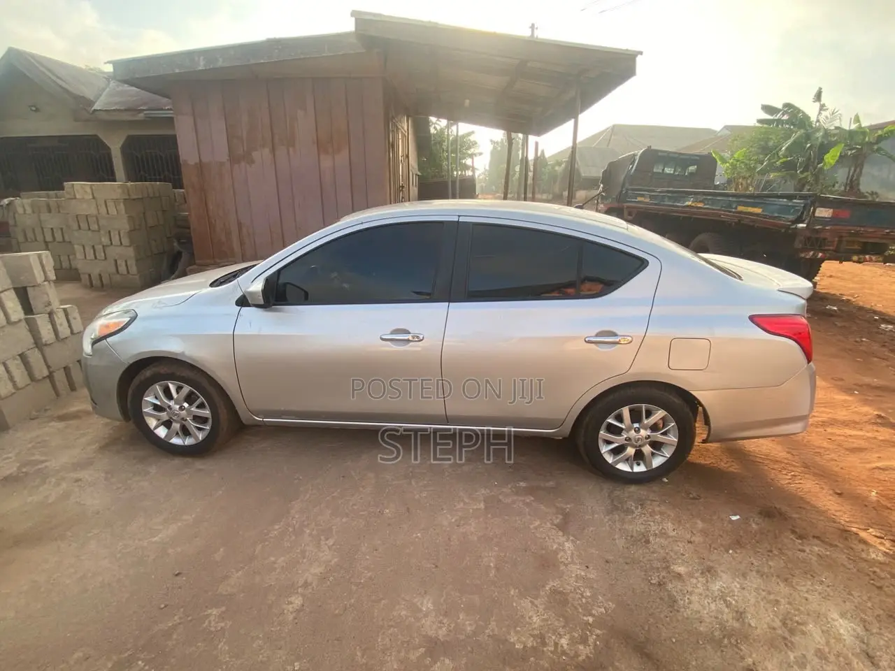 Nissan Versa 1.6 SV 4dr Sedan (1.6L 4cyl CVT) 2015 Silver
