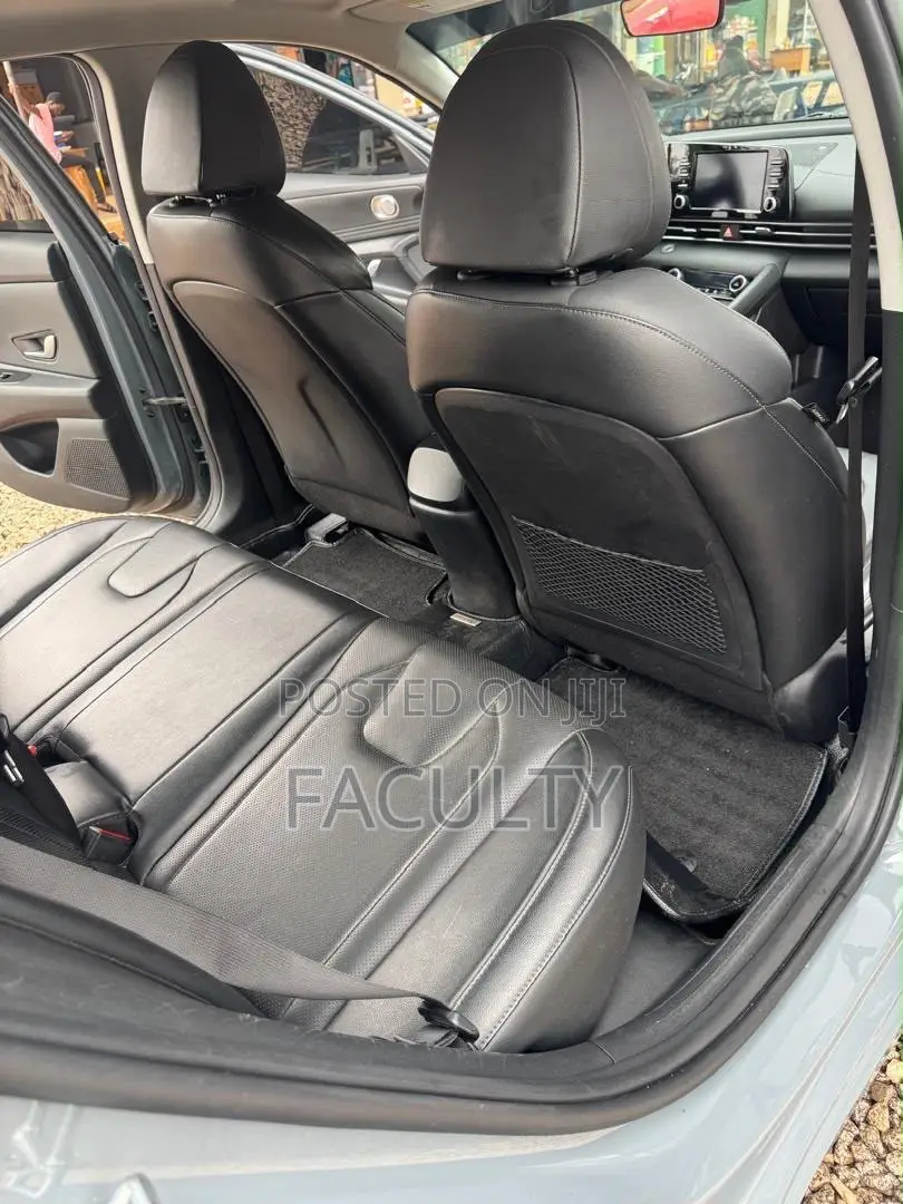 Hyundai Elantra SE 2022 Gray