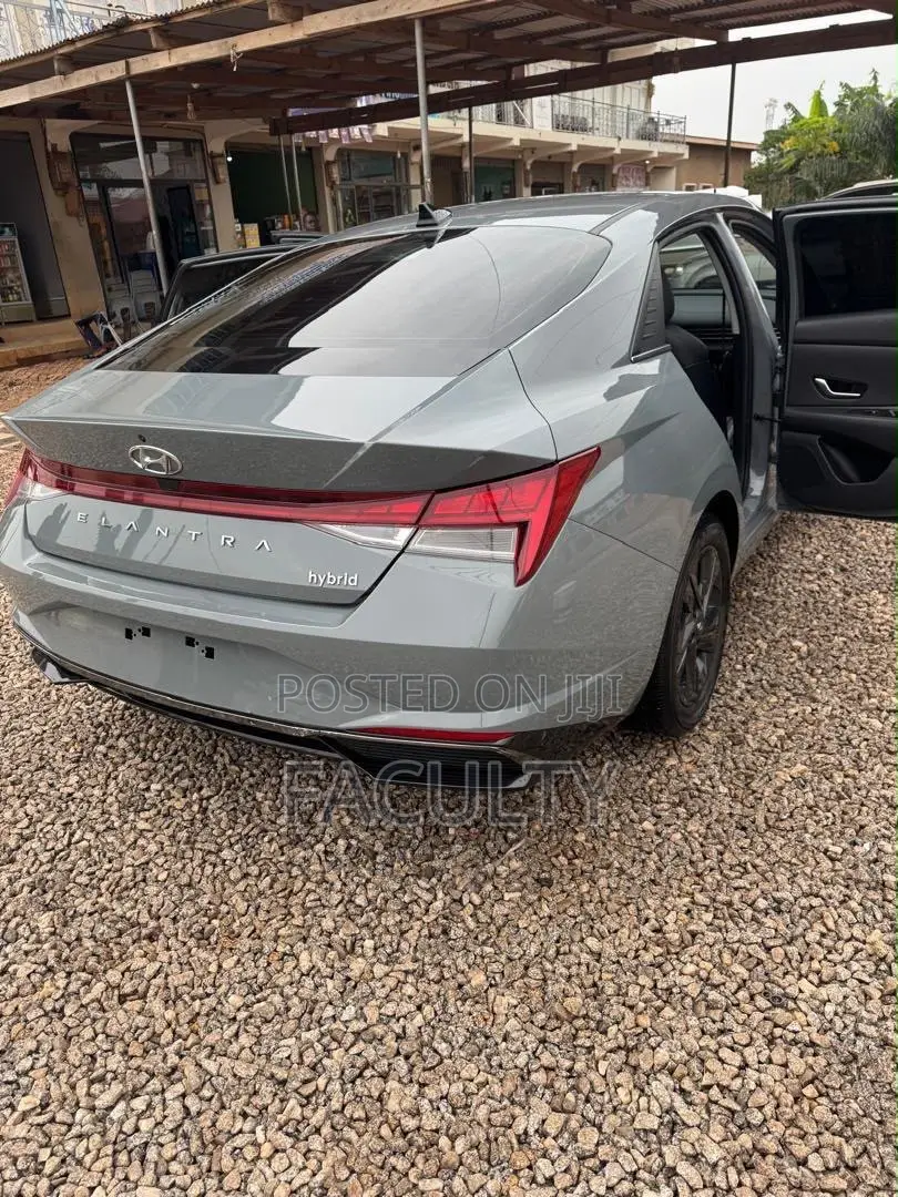 Hyundai Elantra SE 2022 Gray