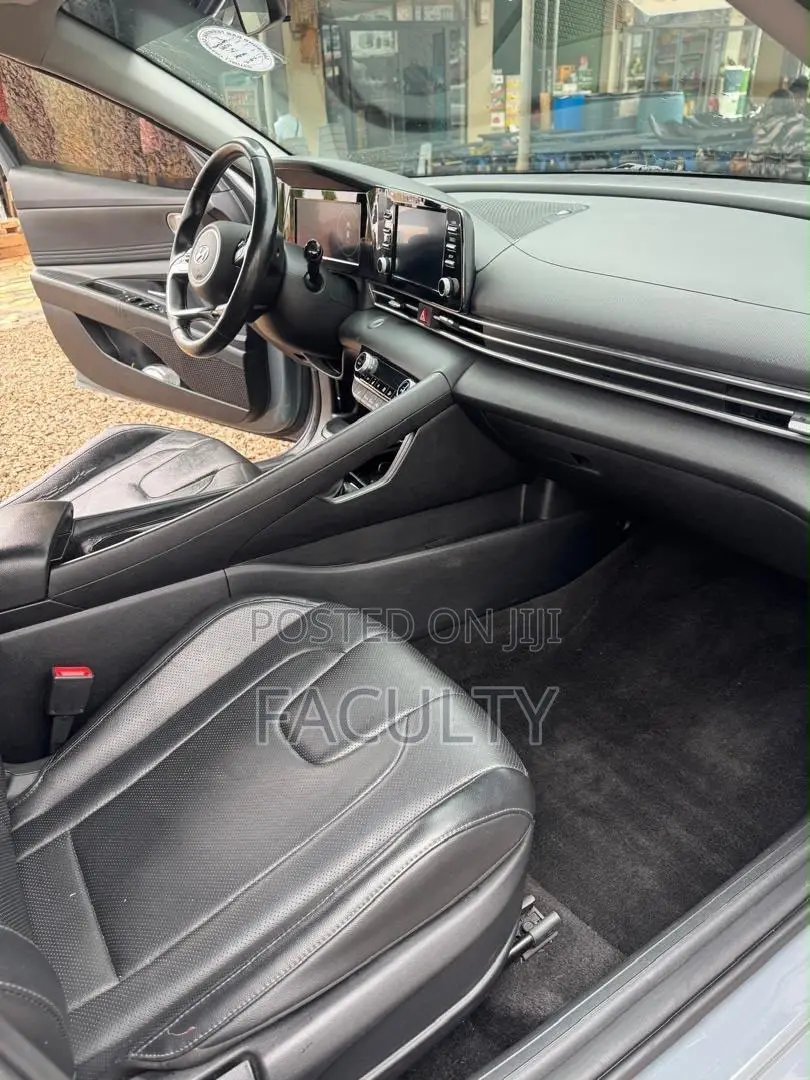 Hyundai Elantra SE 2022 Gray