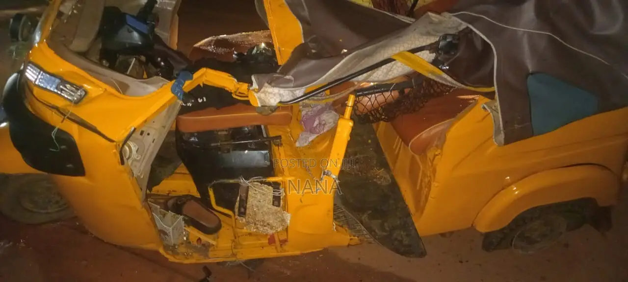 Bajaj RE 2024 Yellow