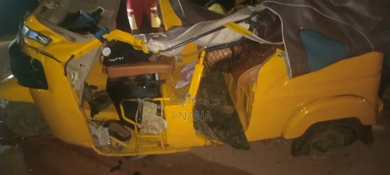 Bajaj RE 2024 Yellow