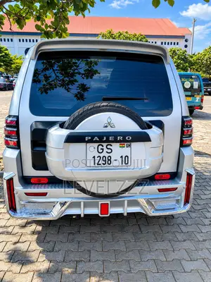 Mitsubishi Pajero 2010 Silver