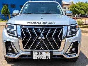 Mitsubishi Pajero 2010 Silver