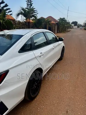 Toyota Yaris 2023 White