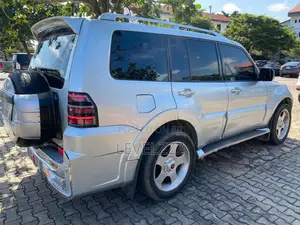 Mitsubishi Pajero 2010 Silver