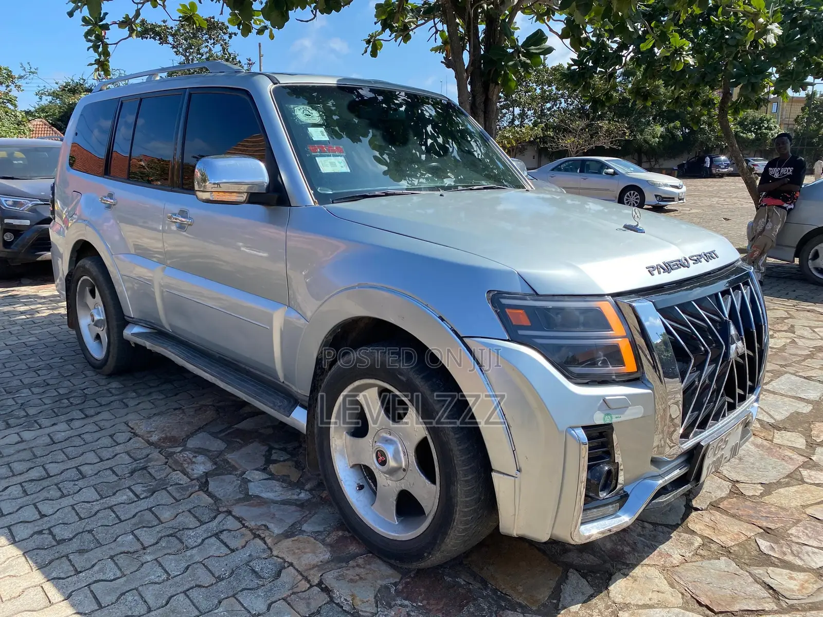 Mitsubishi Pajero 2010 Silver
