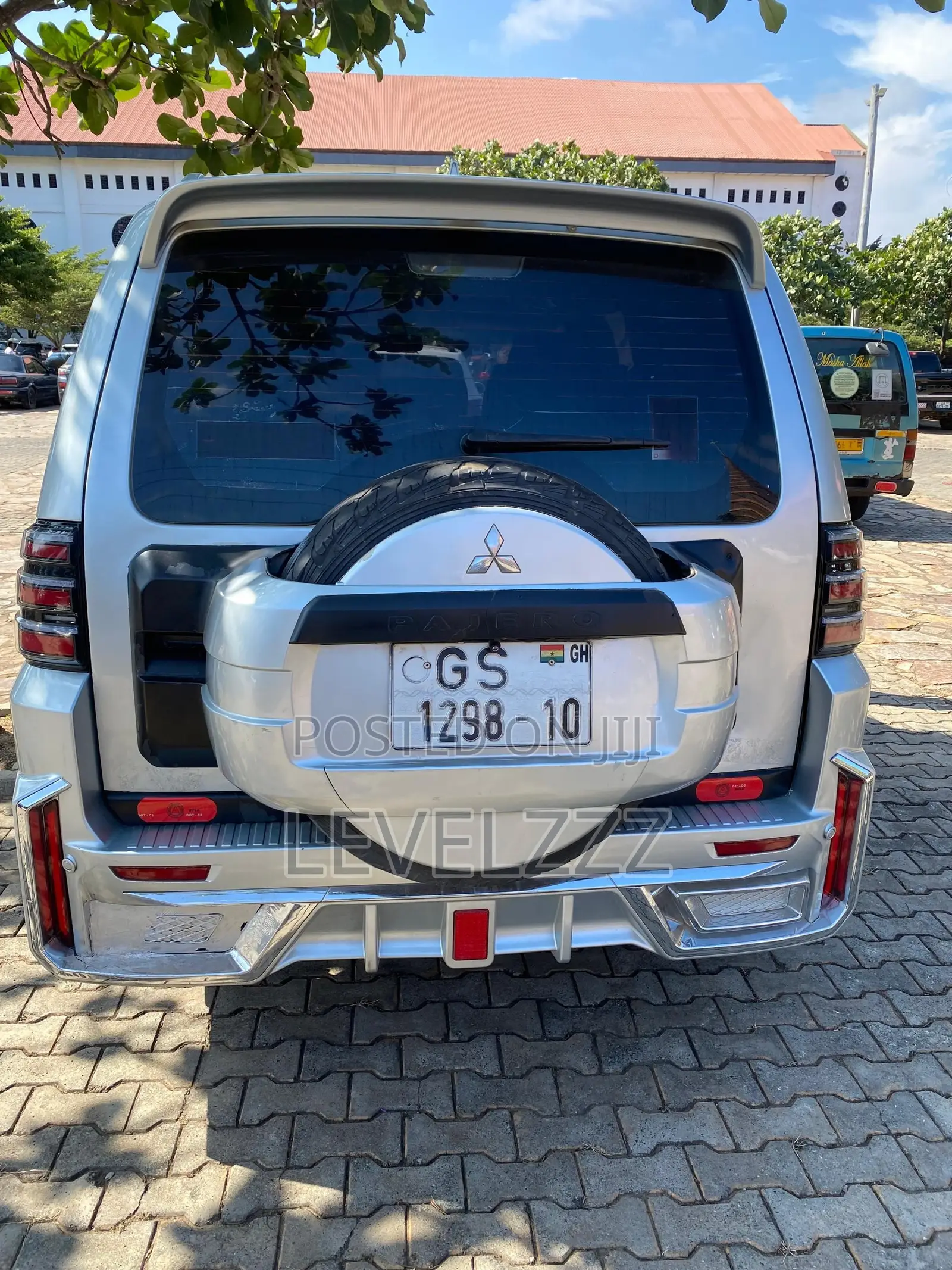 Mitsubishi Pajero 2010 Silver
