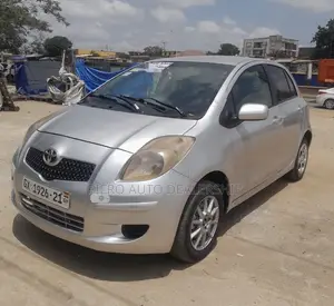 Toyota Vitz 2010 Silver