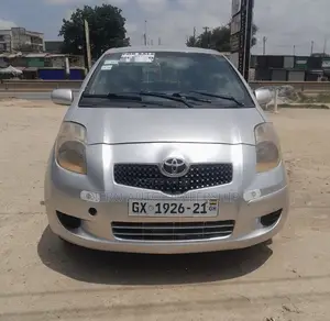 Toyota Vitz 2010 Silver