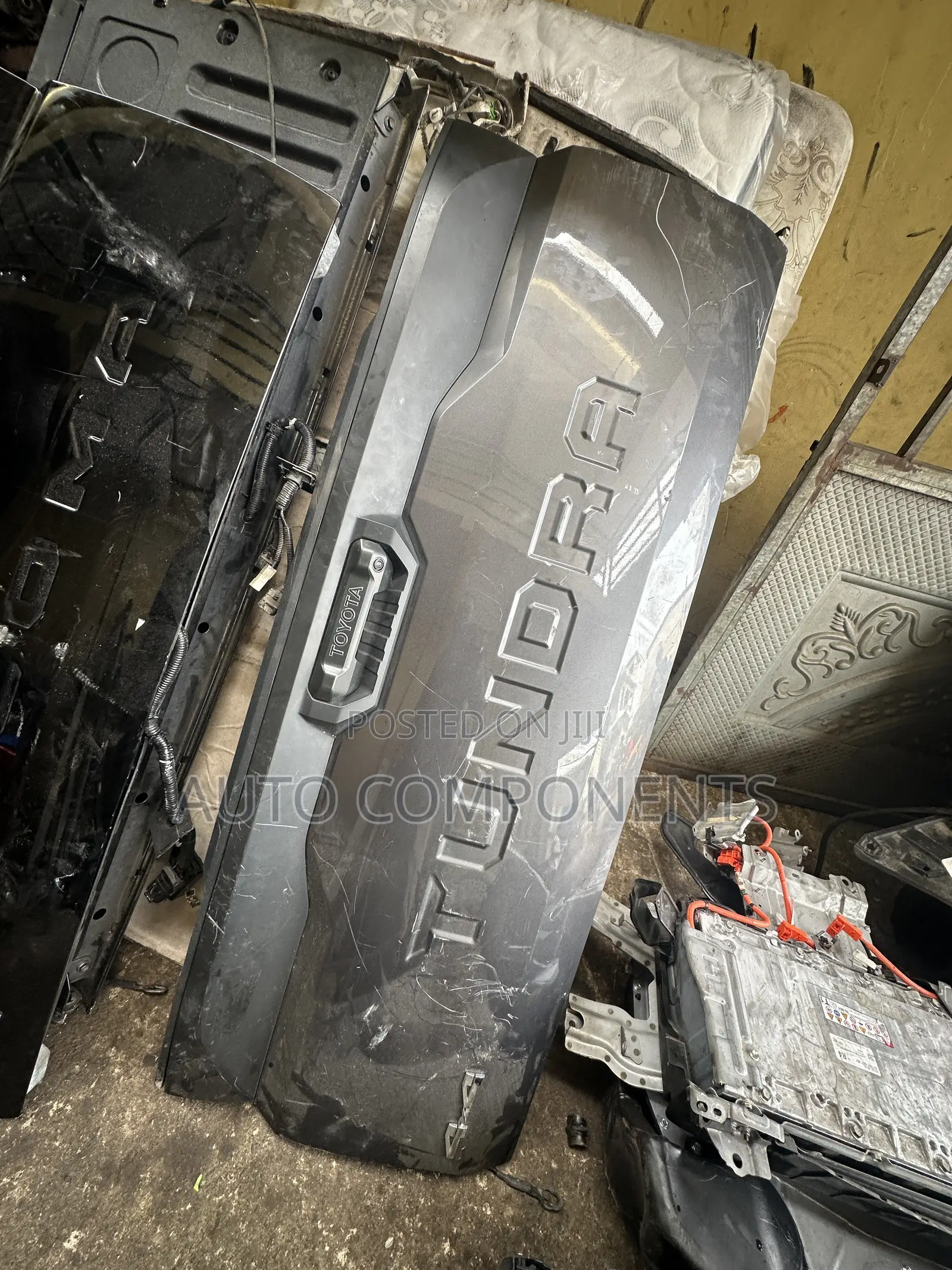 Toyota Tundra 2024 Tailboard