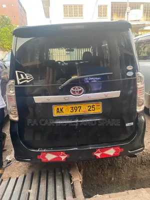 Toyota Voxy X 2WD 8-Seater 2010 Black