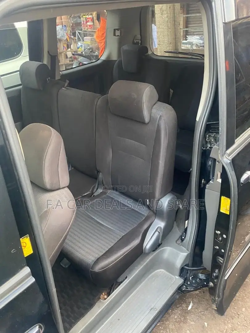 Toyota Voxy X 2WD 8-Seater 2010 Black