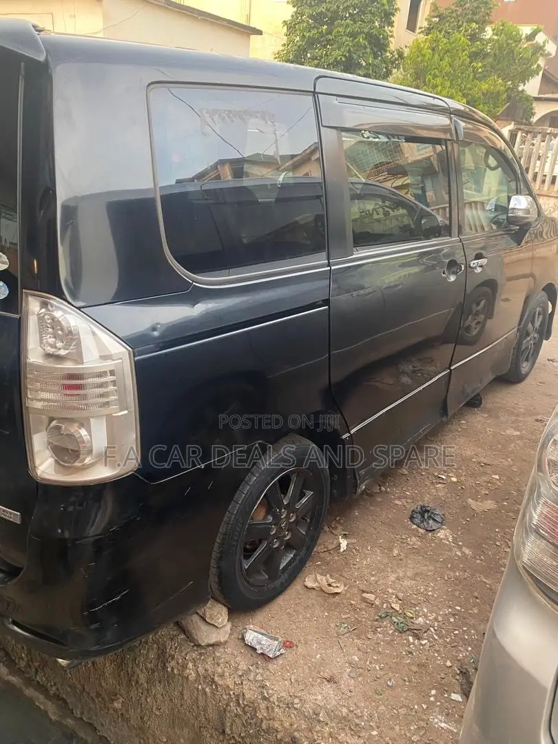 Toyota Voxy X 2WD 8-Seater 2010 Black