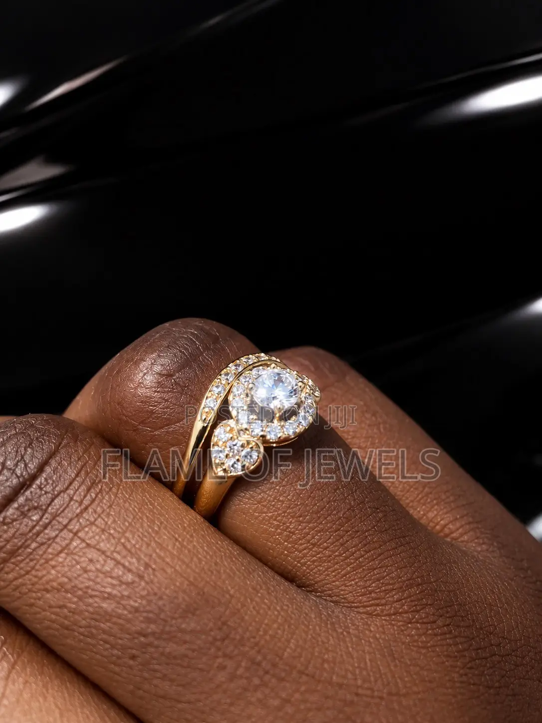 Simple Amour Gold Wedding Set