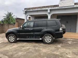 Mitsubishi Pajero 2016 Black