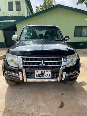 Mitsubishi Pajero 2016 Black