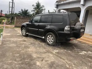 Mitsubishi Pajero 2016 Black