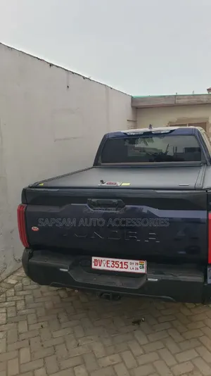 Toyota Tundra Premium 2024 Retractable Tonneau Cover*