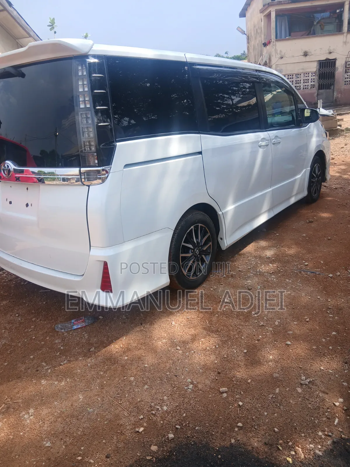 Toyota Voxy 2014 Pearl
