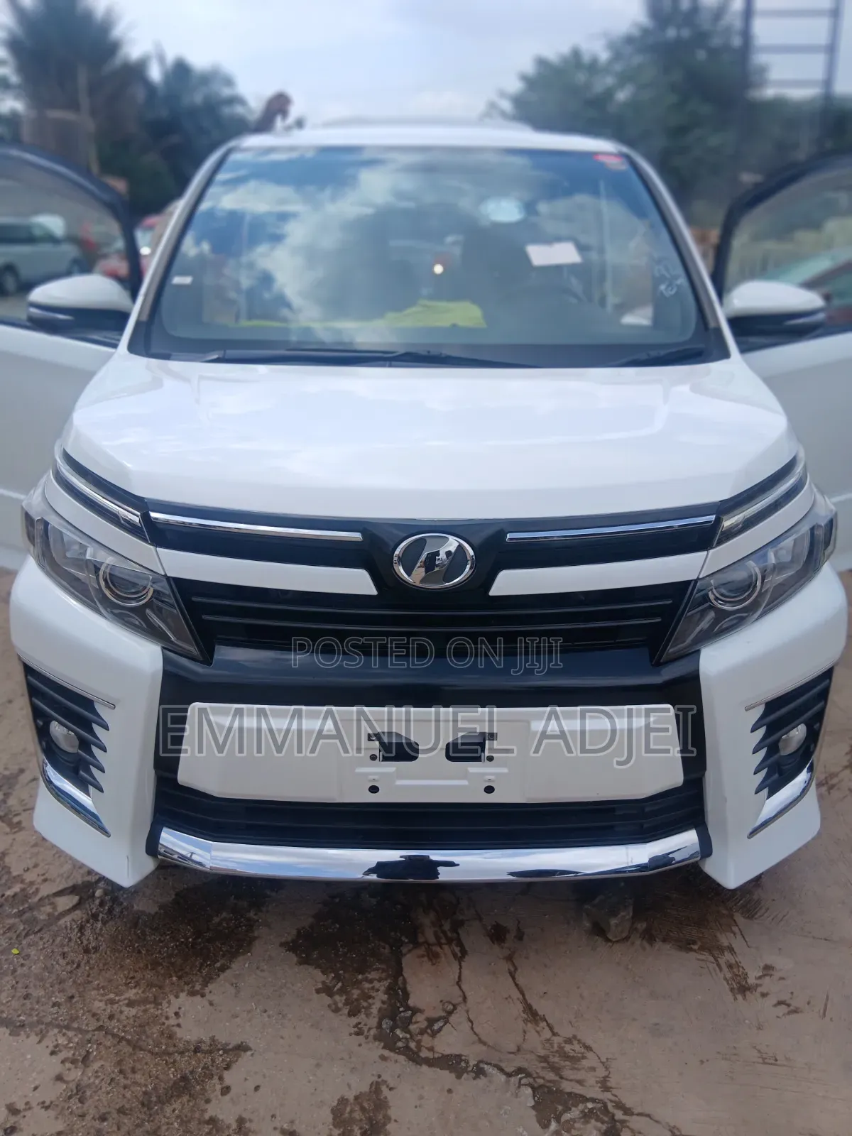Toyota Voxy 2014 Pearl