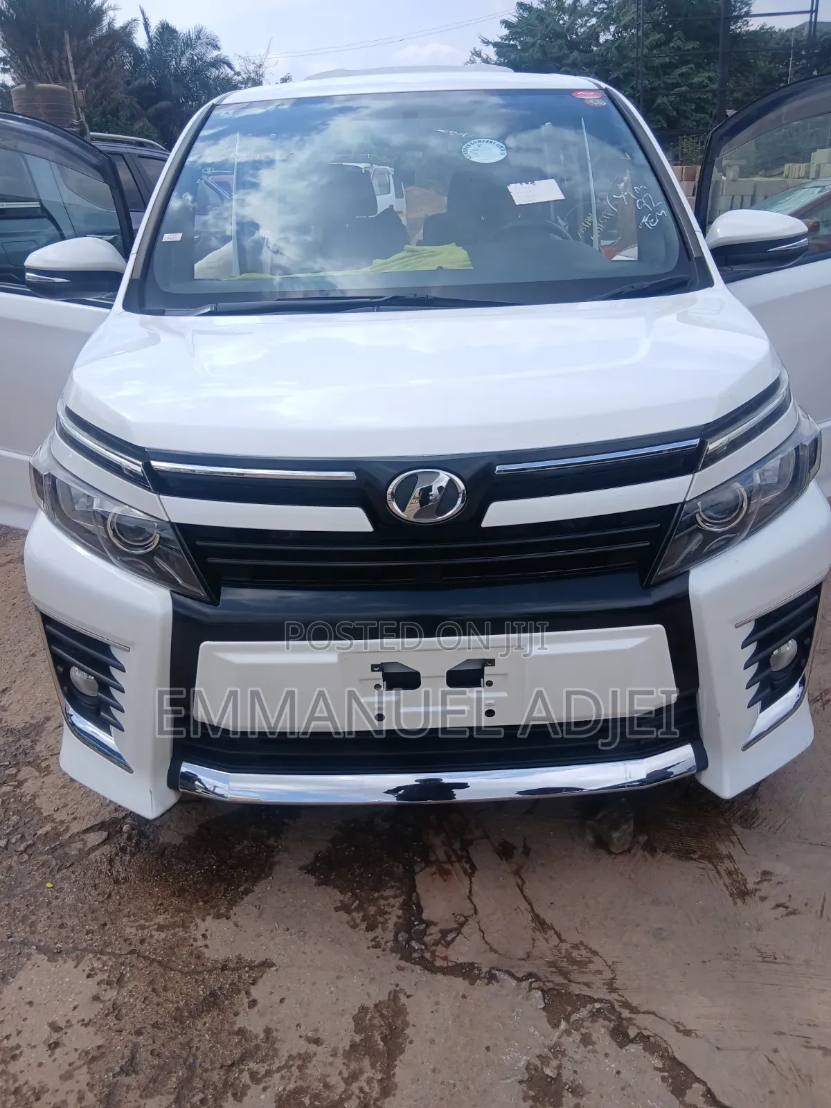 Toyota Voxy 2014 Pearl