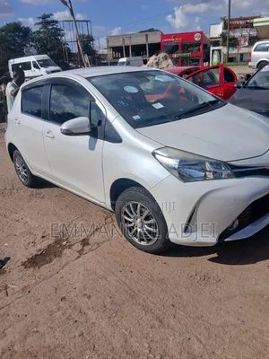 Toyota Vitz 2016 Pearl
