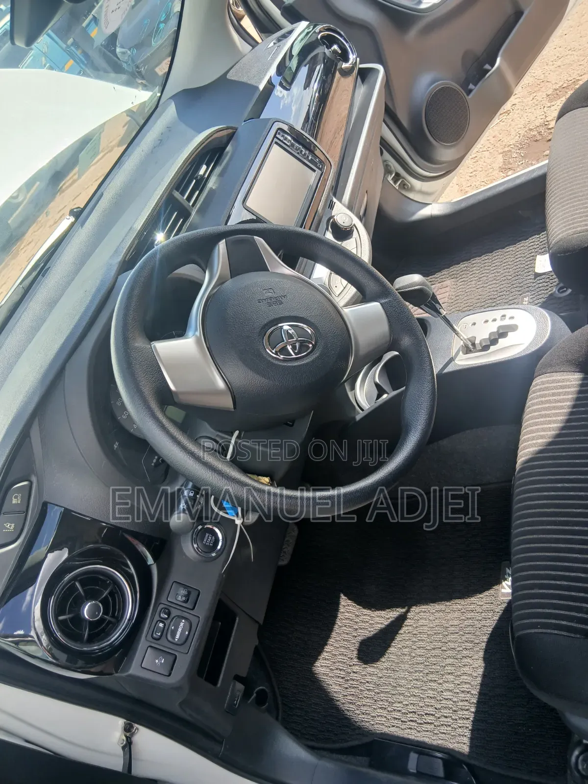 Toyota Vitz 2016 Pearl