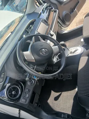 Toyota Vitz 2016 Pearl