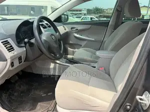 Toyota Corolla LE 4dr Sedan (1.8L 4cyl 4A) 2013 Gray