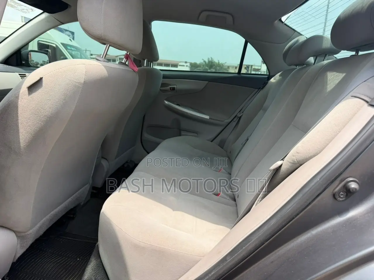 Toyota Corolla LE 4dr Sedan (1.8L 4cyl 4A) 2013 Gray