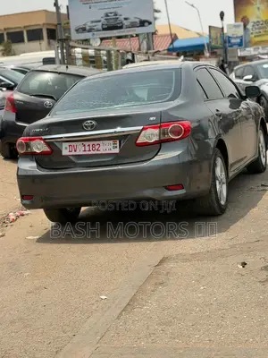 Toyota Corolla LE 4dr Sedan (1.8L 4cyl 4A) 2013 Gray