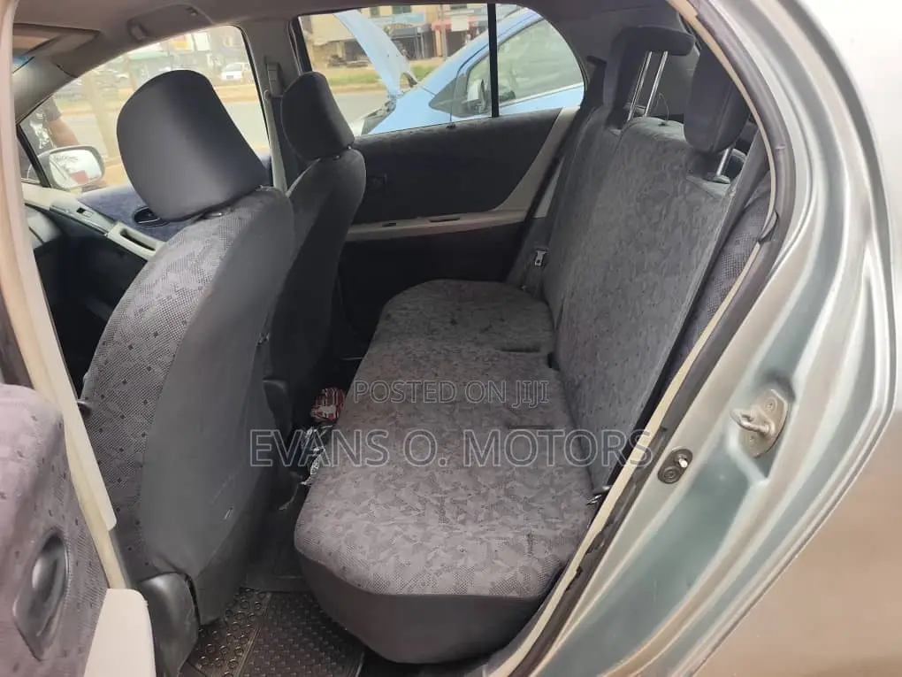 Toyota Vitz 1.0 FWD 3dr 2010 Gray