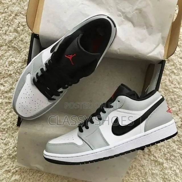 Jordan1 Low Ash and White