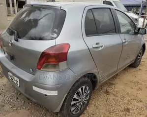 Toyota Vitz 1.0 FWD 3dr 2010 Gray