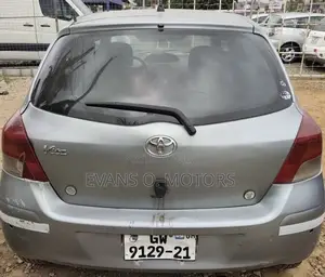 Toyota Vitz 1.0 FWD 3dr 2010 Gray