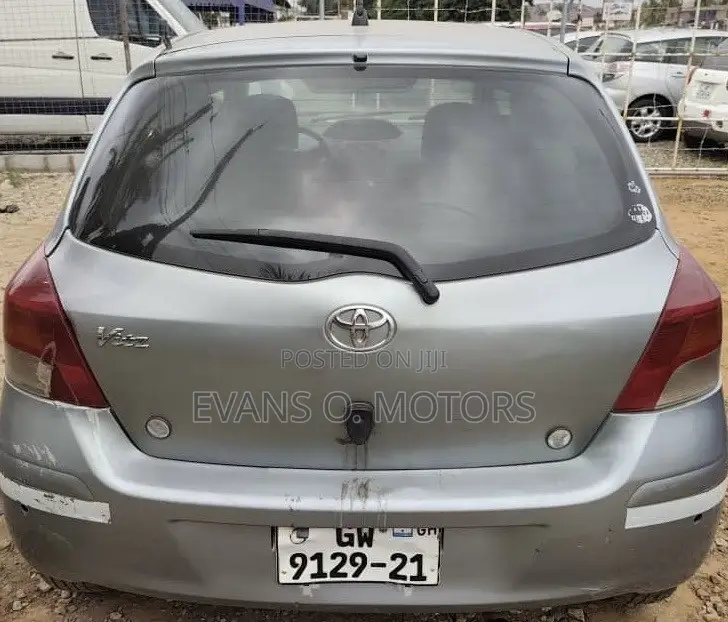 Toyota Vitz 1.0 FWD 3dr 2010 Gray