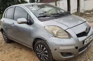Toyota Vitz 1.0 FWD 3dr 2010 Gray