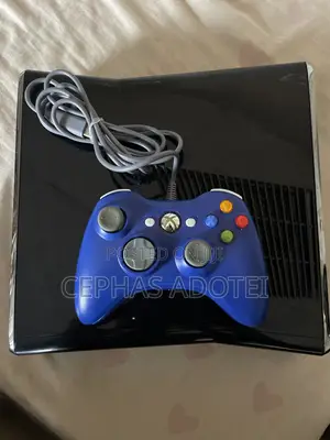 Xbox 360 Console Plus Pad