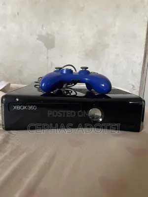 Xbox 360 Console Plus Pad