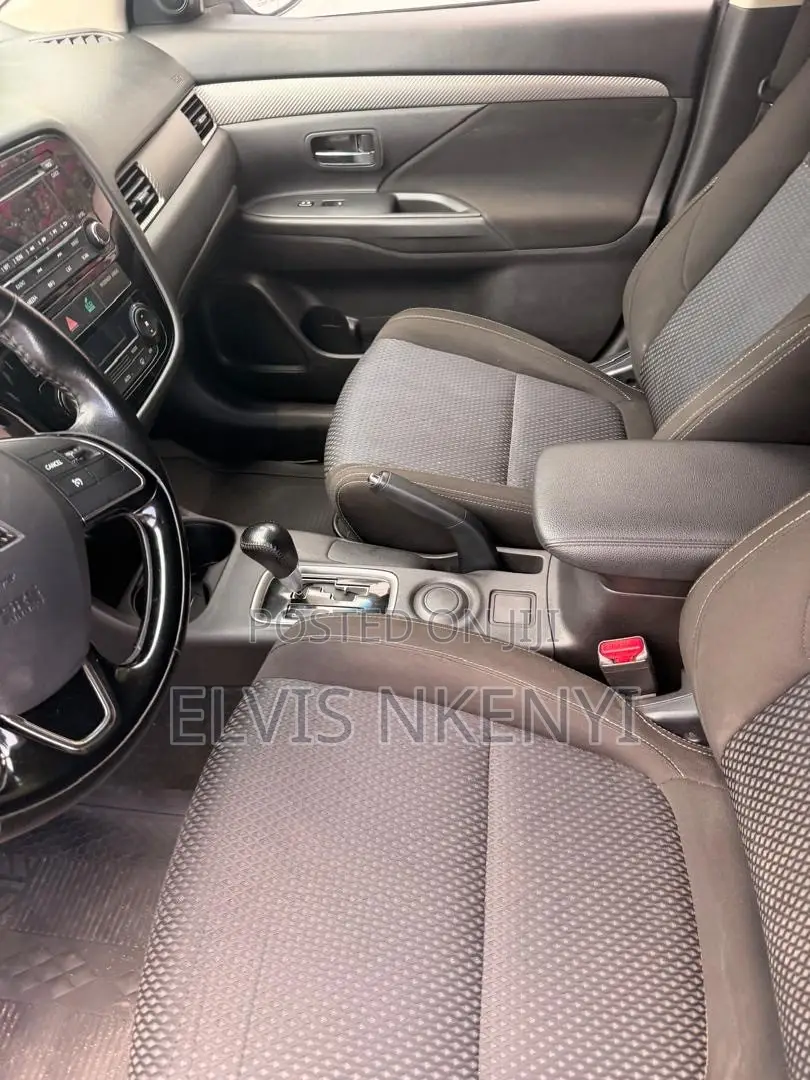 Mitsubishi Outlander 2.4 PHEV AWD 2016 Silver