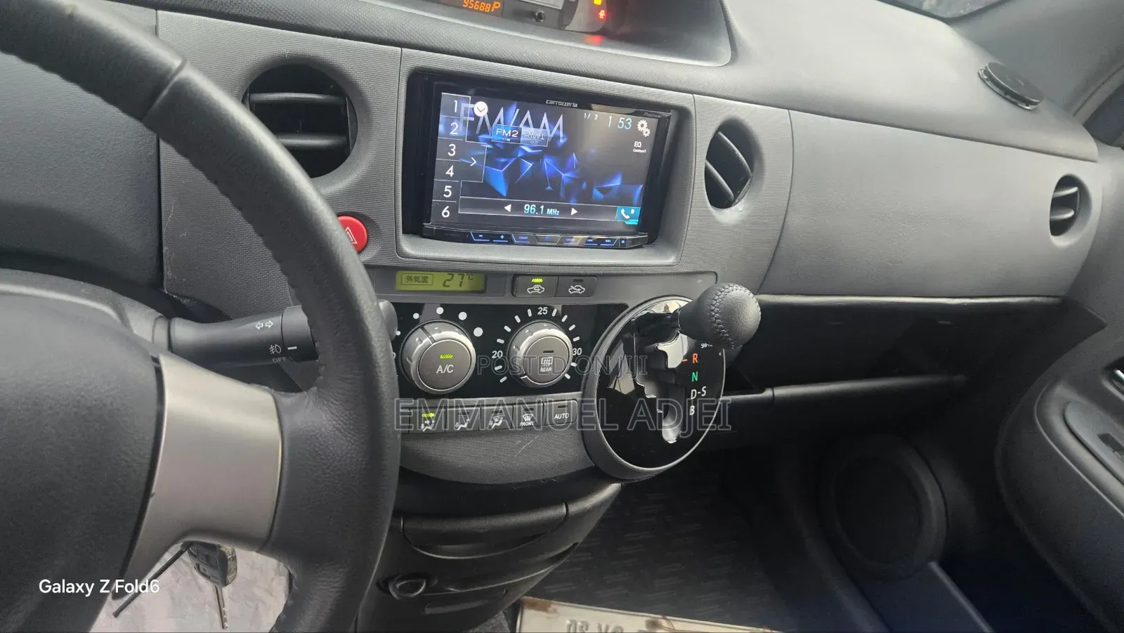Toyota Sienta 2014 Maroon