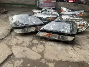 Lexus RX300 1999-2003 Headlight Pair
