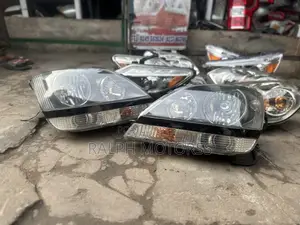 Lexus RX300 1999-2003 Headlight Pair
