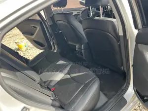 Hyundai Elantra SE 4dr Sedan (1.8L 4cyl 6A) 2015 Silver