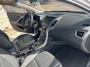 Hyundai Elantra SE 4dr Sedan (1.8L 4cyl 6A) 2015 Silver